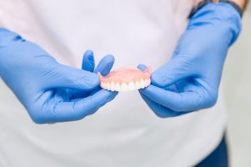 Картинка зубного протеза