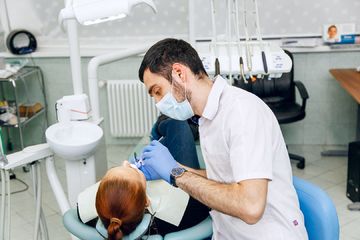 Процесс реставрации и лечения зубов