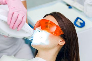 Процесс отбеливания зубной эмали