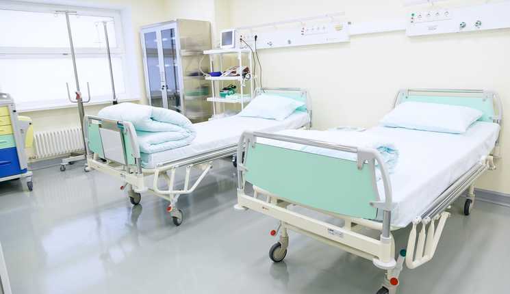 Кровати для пациентов в лечебном учреждении